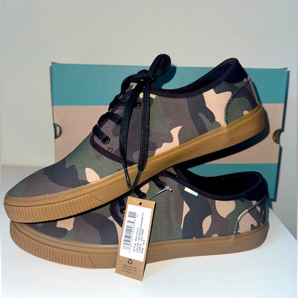 Men Shoes - Picture 1 of 7